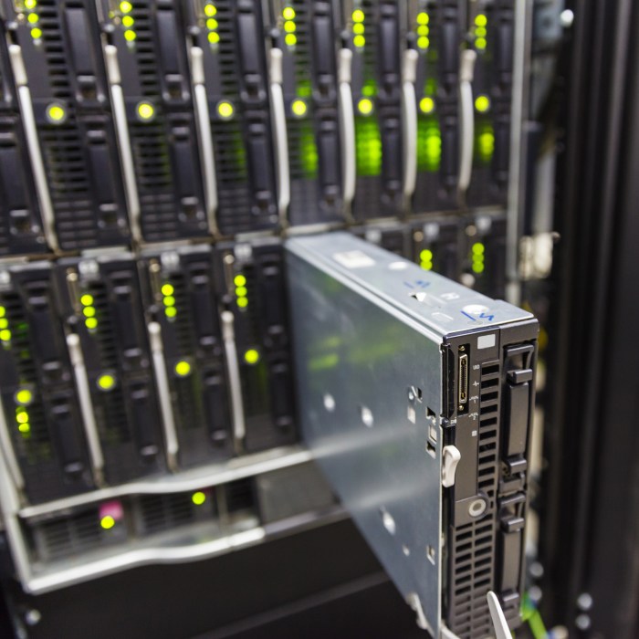 Server game dedicated servers difference regular between games